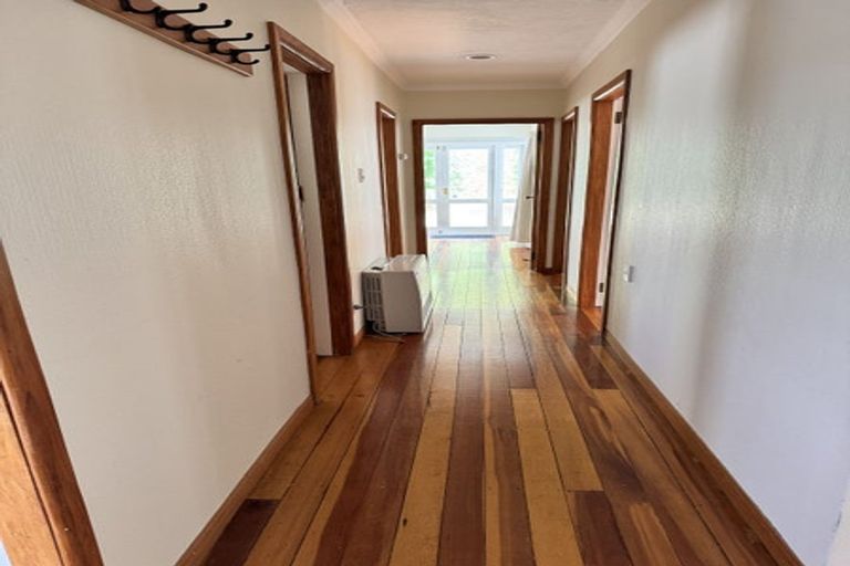 Photo of property in 190 Breaker Bay Road, Breaker Bay, Wellington, 6022