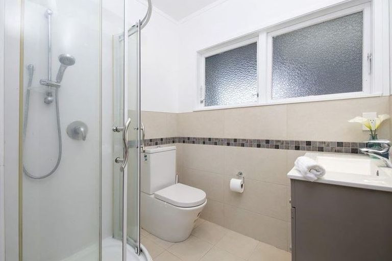 Photo of property in 33 Minaret Drive, Bucklands Beach, Auckland, 2014