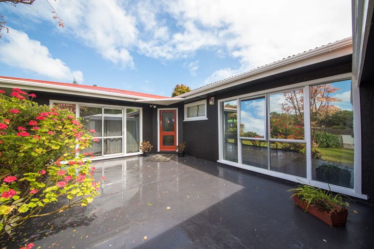 Photo of property in 23 Featherston Street, Takaro, Palmerston North, 4412