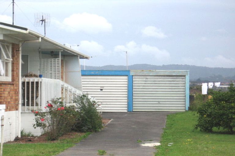 Photo of property in 126 Te Atatu Road, Te Atatu South, Auckland, 0610