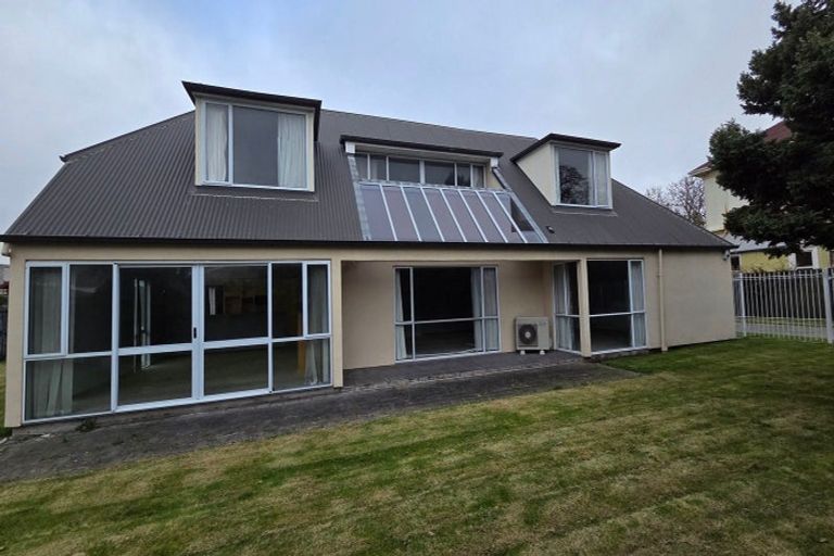 Photo of property in 12 Eversleigh Street, St Albans, Christchurch, 8014