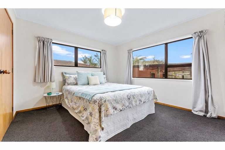 Photo of property in 2/58 Hillcrest Avenue, Hillcrest, Auckland, 0627