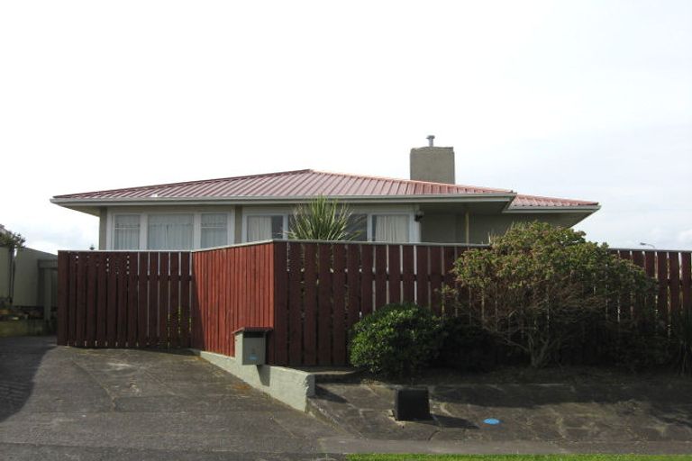 Photo of property in 2 Kuaka Place, Castlecliff, Whanganui, 4501