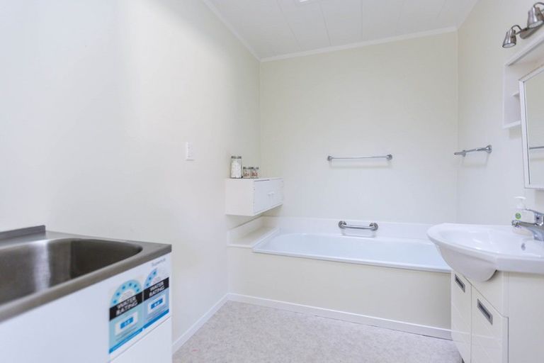 Photo of property in 48f2- Kowhai Avenue, Ebdentown, Upper Hutt, 5018
