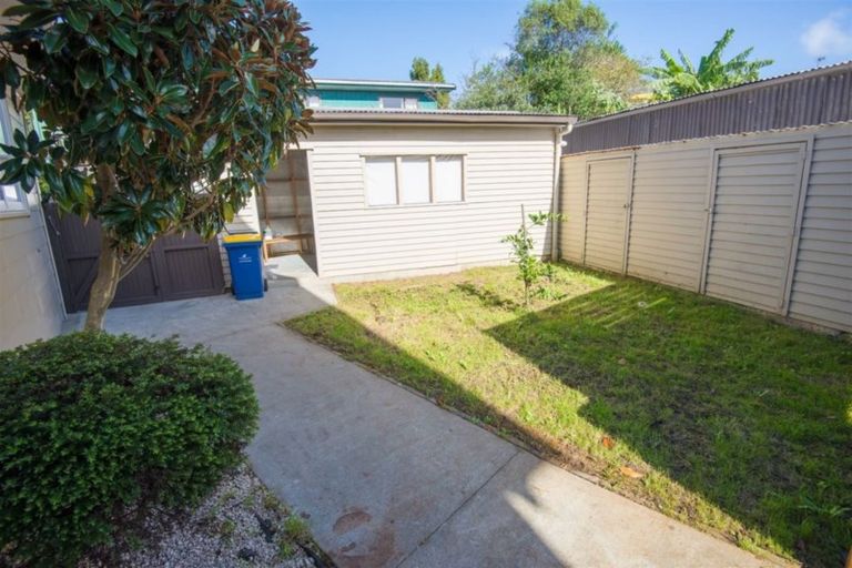 Photo of property in 132a Mcleod Road, Te Atatu South, Auckland, 0610
