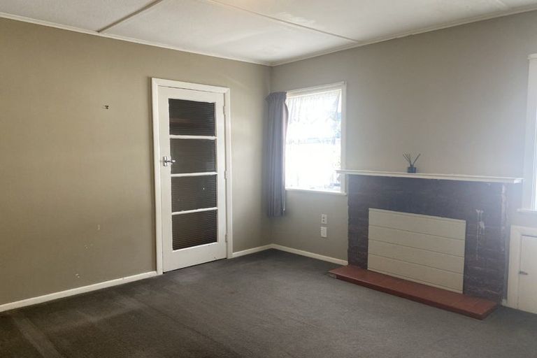 Photo of property in 77 Fraser Street, Wainuiomata, Lower Hutt, 5014