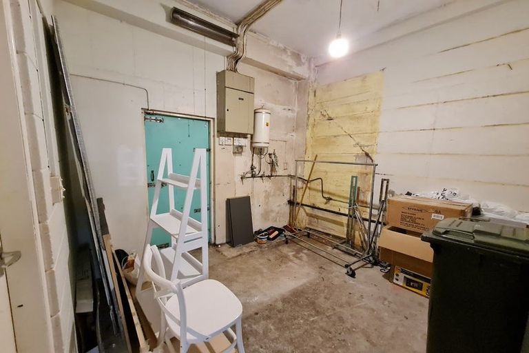 Photo of property in 93a Kelburn Parade, Kelburn, Wellington, 6012