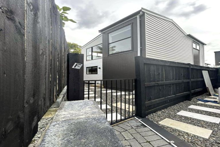 Photo of property in 4f Hepburn Road, Glendene, Auckland, 0602