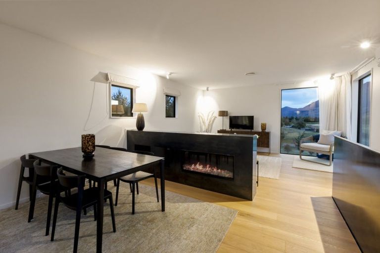 Photo of property in 28 Soudley Court, Jacks Point, Queenstown, 9371