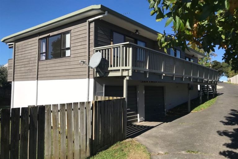Photo of property in 1/130 Colwill Road, Massey, Auckland, 0614