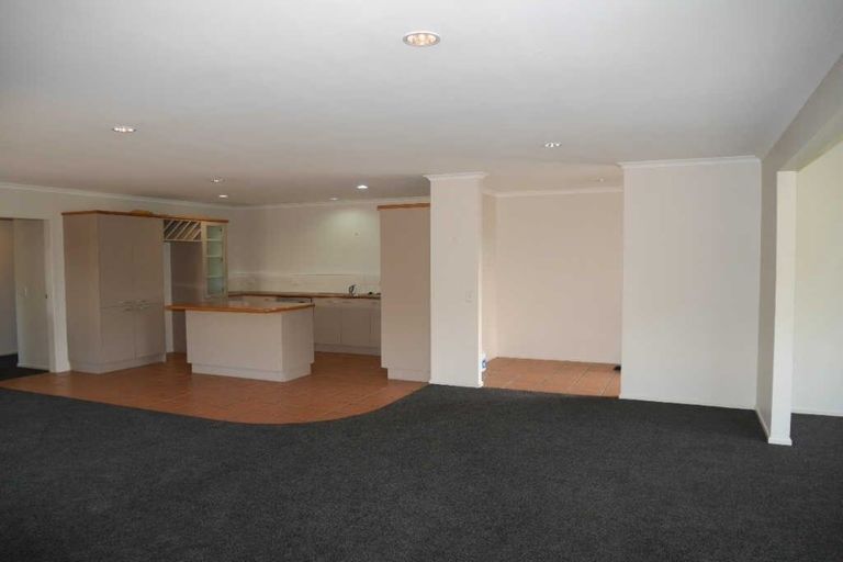 Photo of property in 8 Santa Teresa Court, Paraparaumu Beach, Paraparaumu, 5032