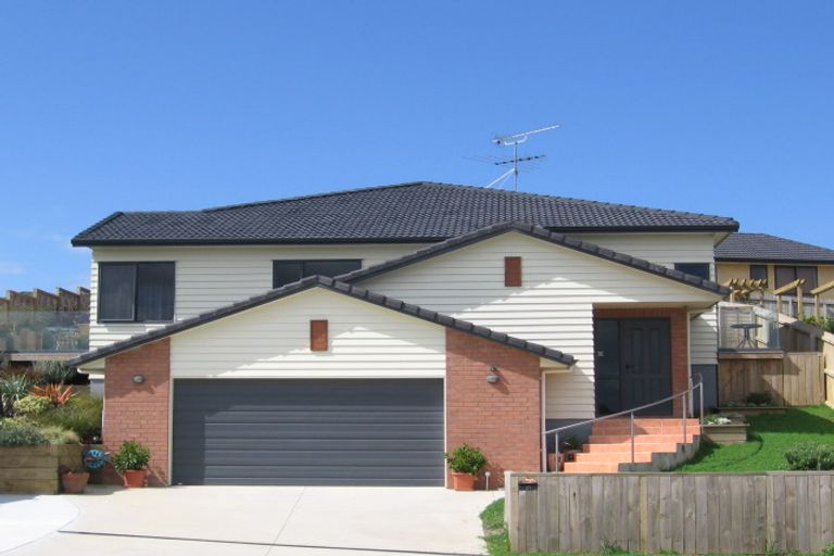 Photo of property in 37 Rising Parade, Fairview Heights, Auckland, 0632