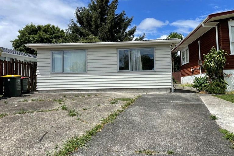 Photo of property in 1 Nan Place, Pakuranga Heights, Auckland, 2010