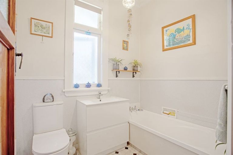 Photo of property in 12 Tavistock Road, Waipukurau, 4200