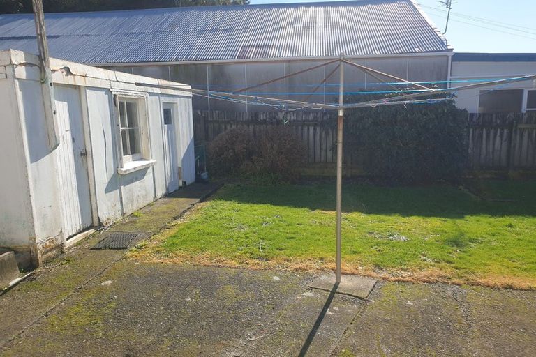 Photo of property in 70 Broderick Road, Johnsonville, Wellington, 6037