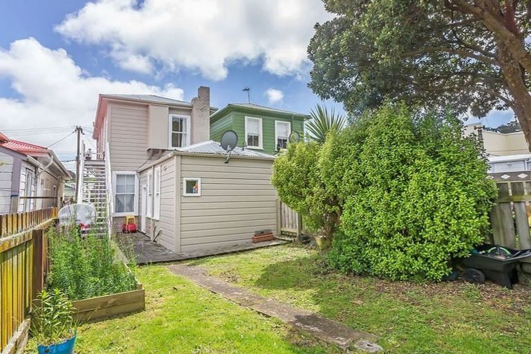 Photo of property in 98 Constable Street, Newtown, Wellington, 6021
