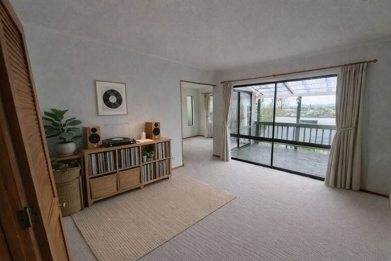 Photo of property in 1/13 Target Road, Totara Vale, Auckland, 0629