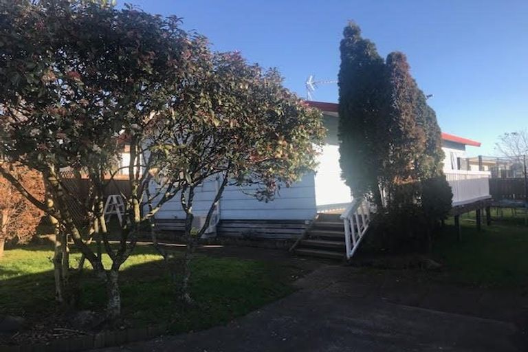 Photo of property in 2/7 Constance Place, Clover Park, Auckland, 2019