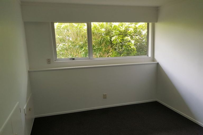 Photo of property in 28-28b Jane Grove, Paparangi, Wellington, 6037