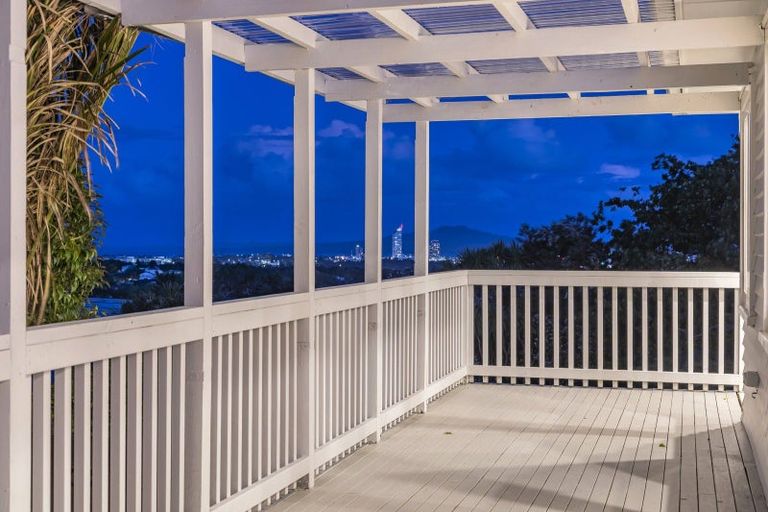 Photo of property in 255 Glenfield Road, Hillcrest, Auckland, 0627