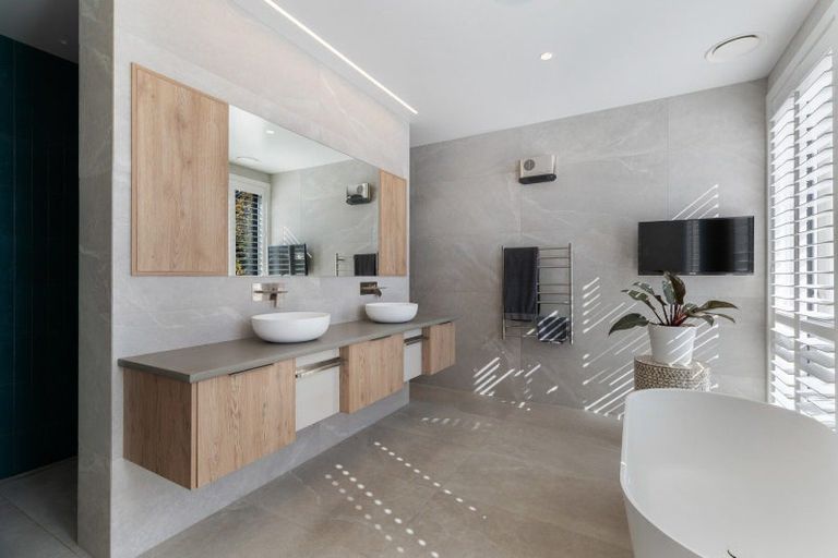 Photo of property in 14 Deans Drive, Wanaka, 9305