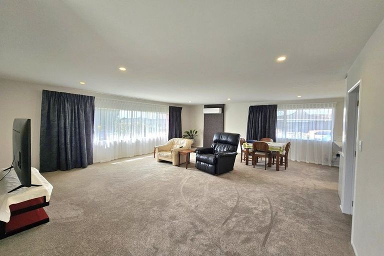 Photo of property in 4 Poplar Grove, Whalers Gate, New Plymouth, 4310