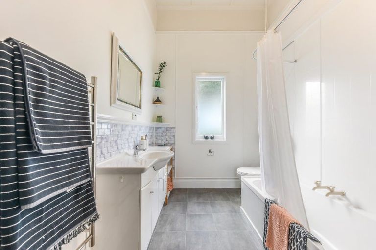Photo of property in 9 Waimea Road, Nelson South, Nelson, 7010