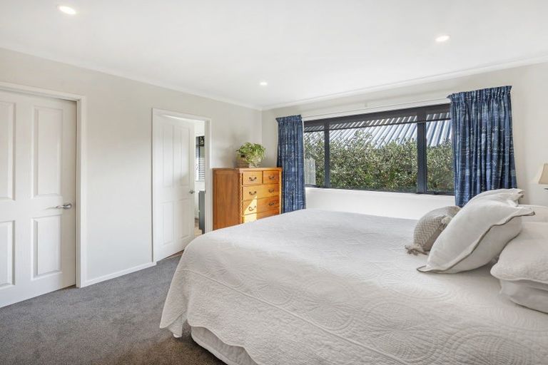 Photo of property in 14 Lakemere Way, Kinloch, Taupo, 3377