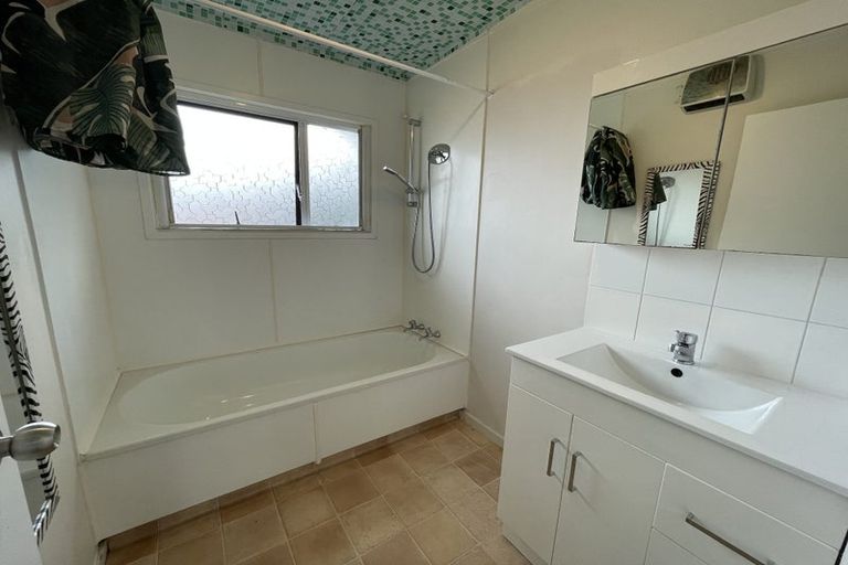 Photo of property in 2/37 Stredwick Drive, Torbay, Auckland, 0630