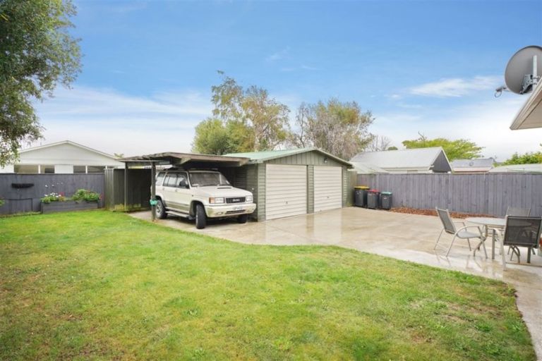 Photo of property in 52 Inwoods Road, Parklands, Christchurch, 8083