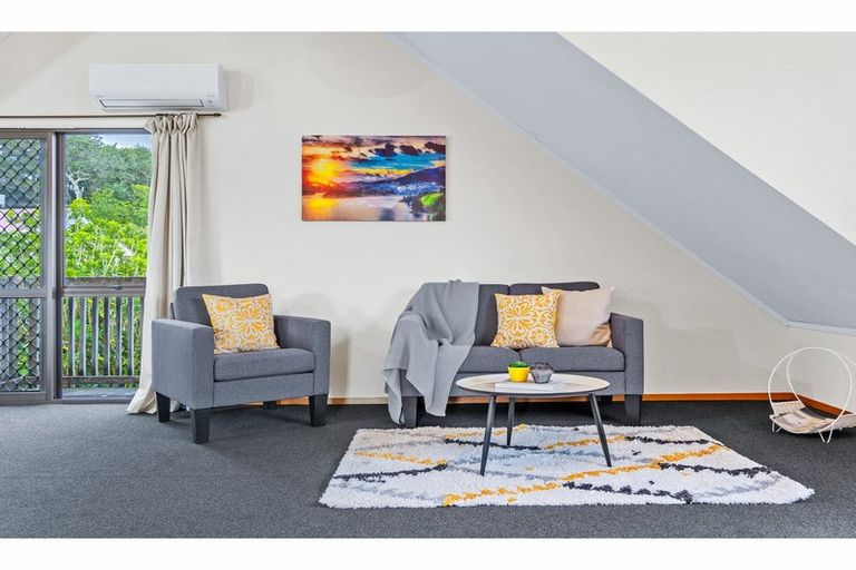 Photo of property in 2/58 Hillcrest Avenue, Hillcrest, Auckland, 0627