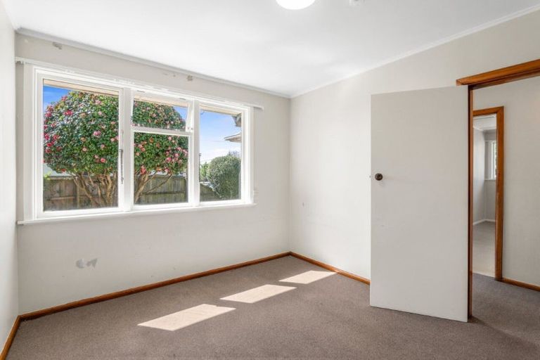 Photo of property in 21 Lambeth Crescent, Northcote, Christchurch, 8052
