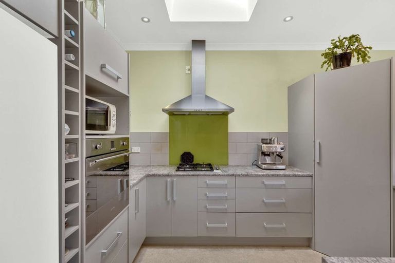 Photo of property in 10 William Street, Marton, 4710