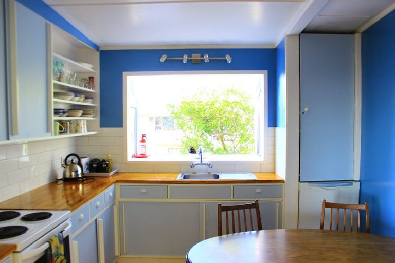 Photo of property in 12 Takarei Terrace, Mokau, 4376