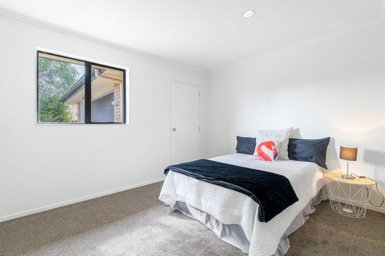 Photo of property in 14 Cade Place, Weymouth, Auckland, 2103