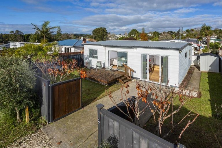 Photo of property in 2/7 Eskdale Road, Birkdale, Auckland, 0626