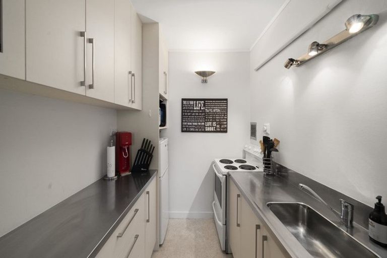 Photo of property in Hobson Court Flats, 56/70u Hobson Street, Thorndon, Wellington, 6011