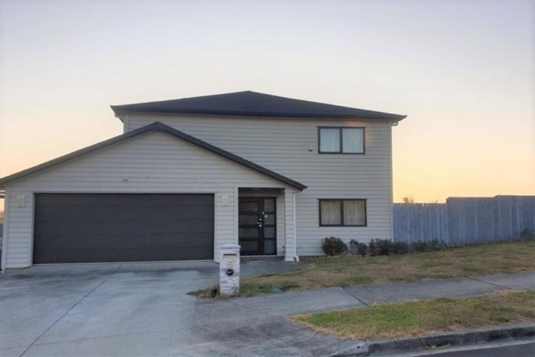 Photo of property in 23 Kirikiri Drive, Papakura, 2110