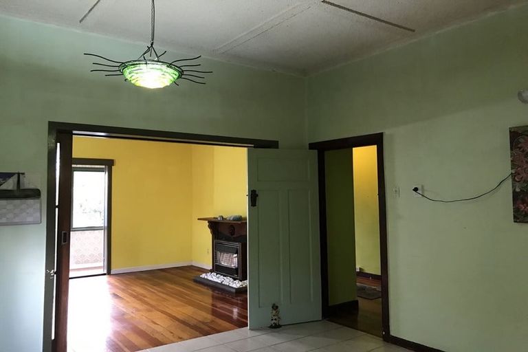 Photo of property in 16 Rimu Street, New Lynn, Auckland, 0600