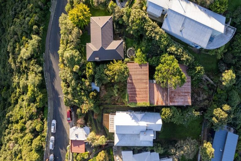 Photo of property in 174 Nevay Road, Karaka Bays, Wellington, 6022