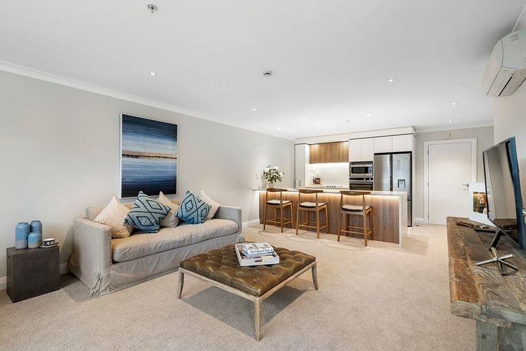 Photo of property in 4/30 Ambassador Glade, Orewa, 0931