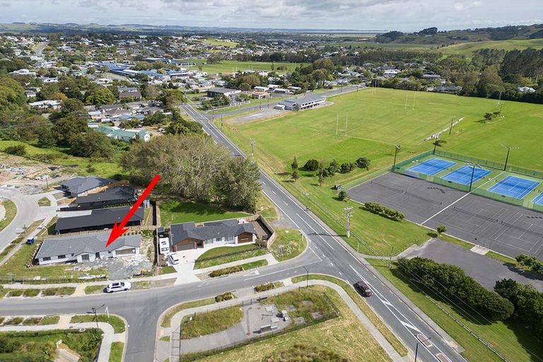 Photo of property in 1 Kanono Way, Helensville, 0800