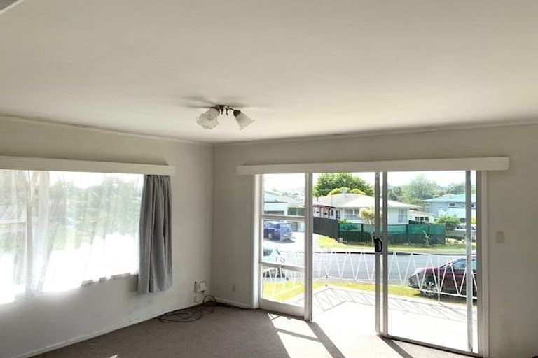 Photo of property in 2/1 Hatherlow Street, Glenfield, Auckland, 0629