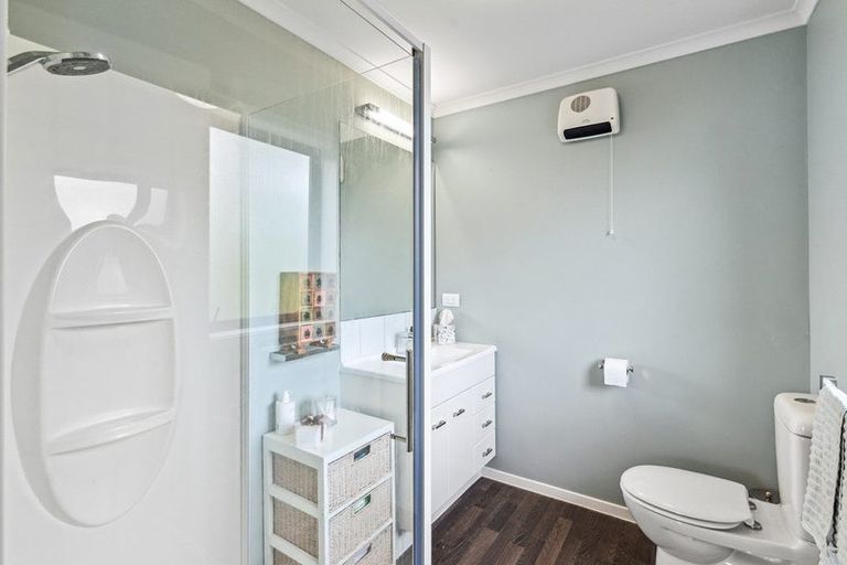 Photo of property in 6 Matuhi Street, Waikanae, 5036