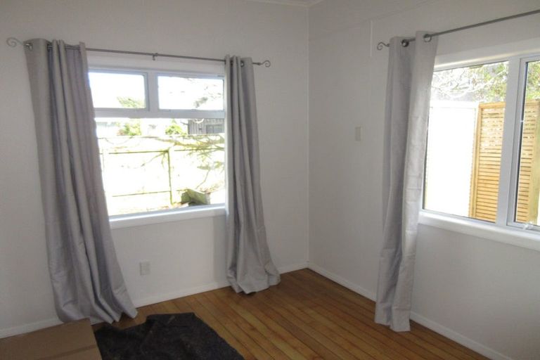 Photo of property in 1 Te Kupe Road, Paraparaumu Beach, Paraparaumu, 5032