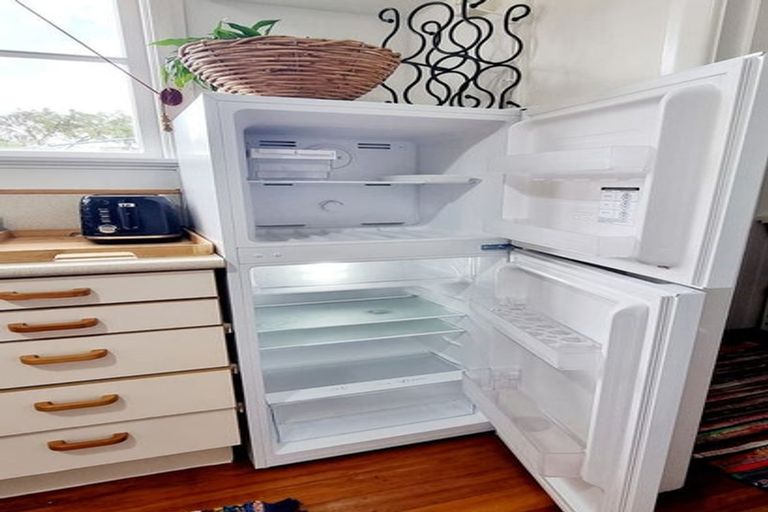 Photo of property in 3 Brown Grove, Fairfield, Lower Hutt, 5011