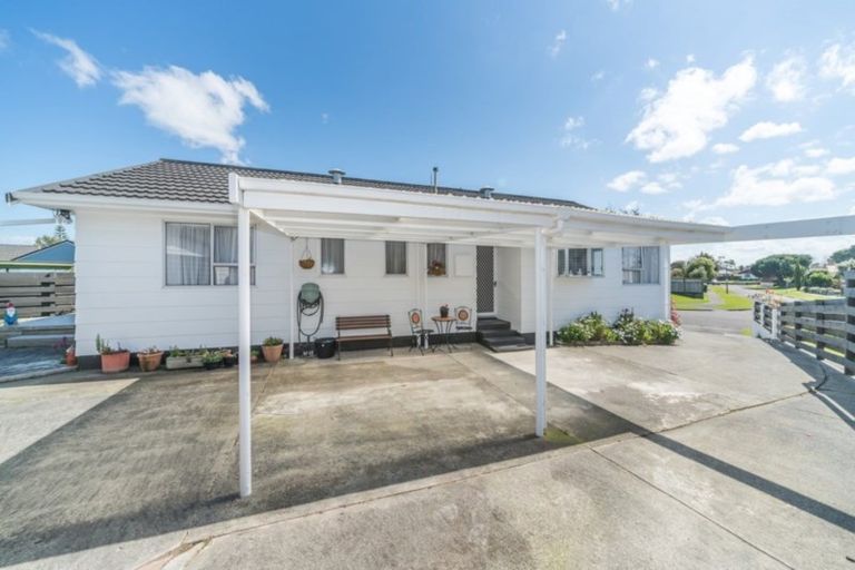 Photo of property in 66 Hillcrest Drive, Kelvin Grove, Palmerston North, 4414