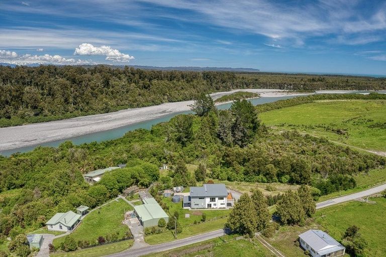 Photo of property in 91 Beach Road, Kakapotahi, Ross, 7885