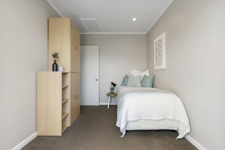 Photo of property in 47 Lyons Avenue, Murrays Bay, Auckland, 0630