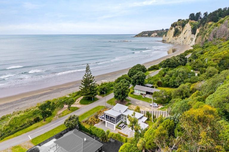 Photo of property in 16 Cathedral Road, Gore Bay, Cheviot, 7383